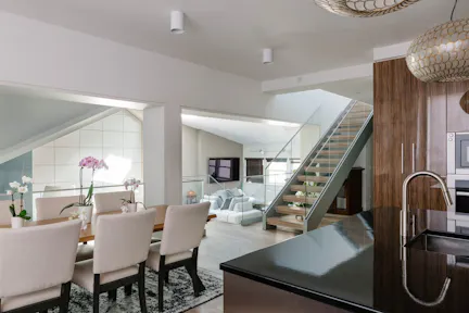 Sun-Drenched Soho Penthouse with Two Terraces - Image 0