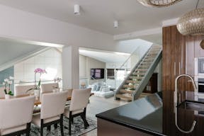 Sun-Drenched Soho Penthouse with Two Terraces - Image 0