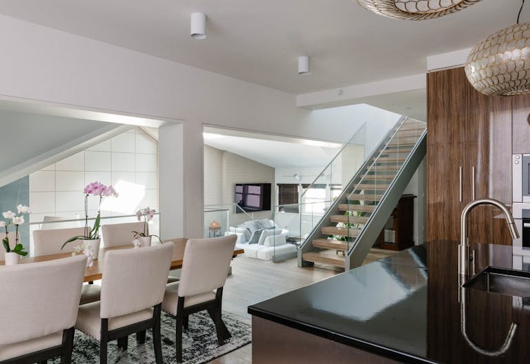 Sun-Drenched Soho Penthouse with Two Terraces - Image 0