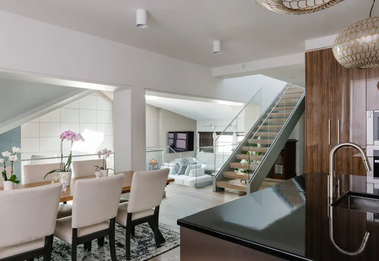 Sun-Drenched Soho Penthouse with Two Terraces - Image 0