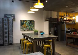 Spacious Industrial, vintage mid town gallery and studio with great natural lighting. - Image 10