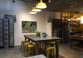 Spacious Industrial, vintage mid town gallery and studio with great natural lighting. - Image 10