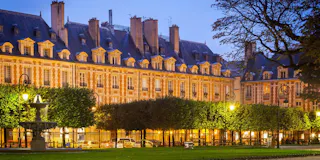 -ICONIC SPACE IN LE MARAIS - Treat yourself to a prestigious setting that ensures your guests will attend. - Image 1