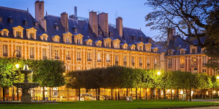 -ICONIC SPACE IN LE MARAIS - Treat yourself to a prestigious setting that ensures your guests will attend. - Image 1