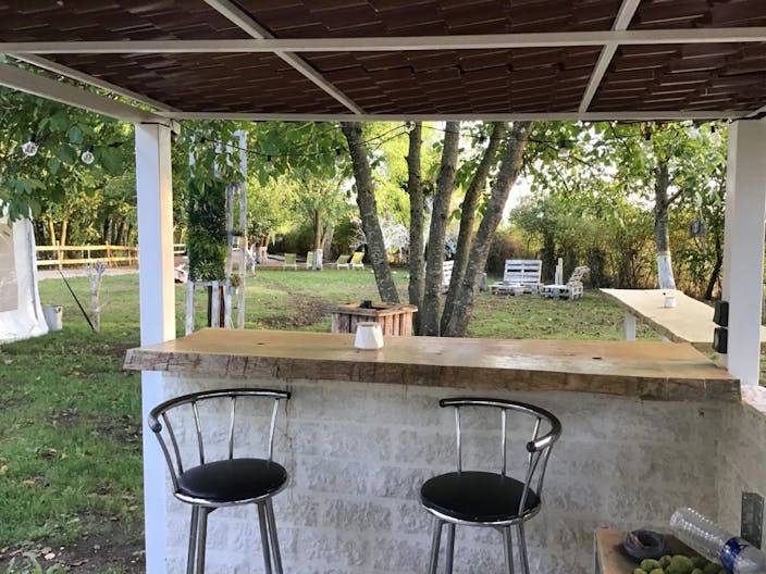 Terrain am�nag� avec chapiteau en bordure de rivi�re - Image 3