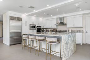 Villa in Beverly Hills - Pool - Scenic Outlook - Image 16