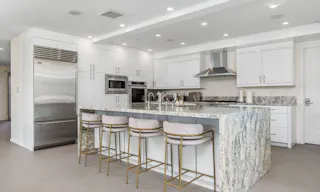 Villa in Beverly Hills - Pool - Scenic Outlook - Image 16