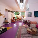 Colorful Spacious Garden Apartment