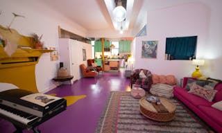 Colorful Spacious Garden Apartment - Image 0