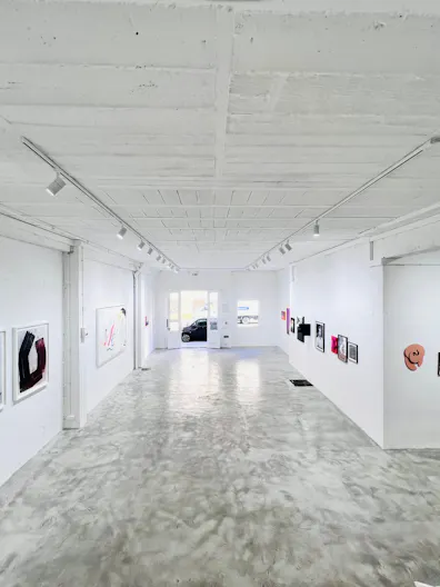 Ancien atelier devenu espace d'art au cœur du Port de Nice - Image 0