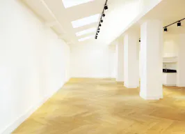 Un Showroom Prestigieux en Plein Marais - Image 3