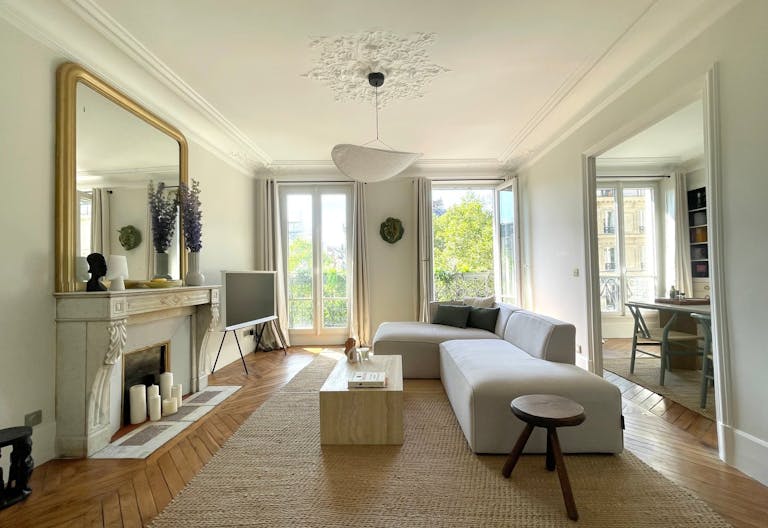 Bel appartement Haussmanien, alliant modernit� et cachet de l'ancien - Image 0