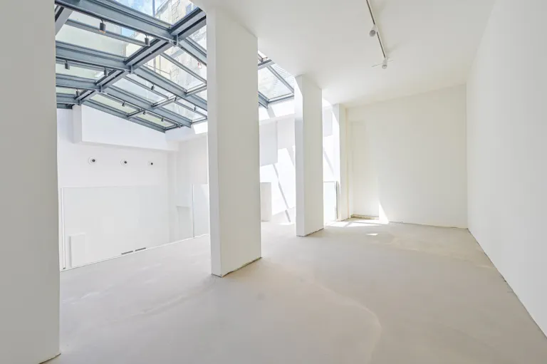 Magnifique espace sous verri�re � proximit� du Palais Royal - Image 1