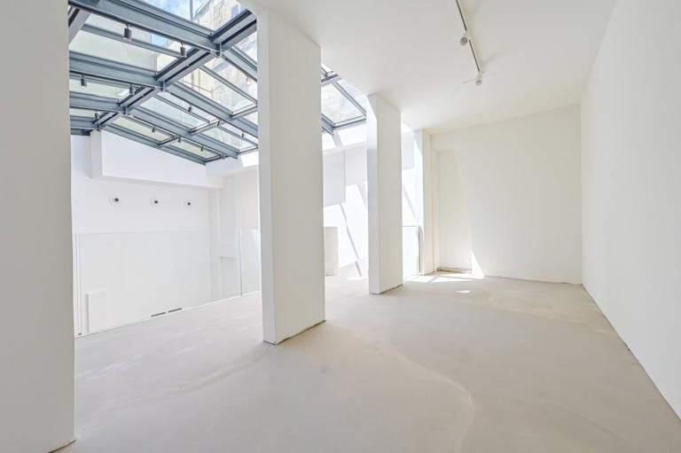Magnifique espace sous verri�re � proximit� du Palais Royal - Image 1