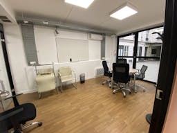 Atypical Space in the 10th arrondissement of Paris - Image 8