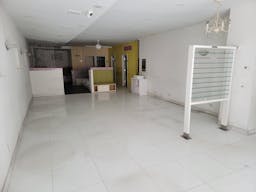 Prime location - Upper East St. Pop Up store Location ! - Image 6