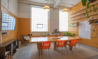Warm Sunlit Conference Room in West Town - Image 0