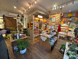 Pop-Up Perfect Space in Williamsburg – Shared with Trendy Bonsai Shop - Image 15
