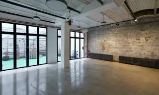 Entire art gallery in Le Marais, Paris - Image 20