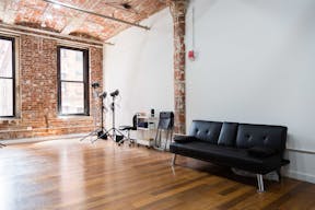 Stunning Dumbo Studio: Natural Light, Brooklyn Bridge Nearby, Full Equipment & Services! - Image 5