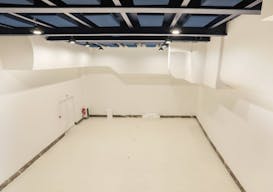 Historically classed Showroom in Saint-Germain - Image 6