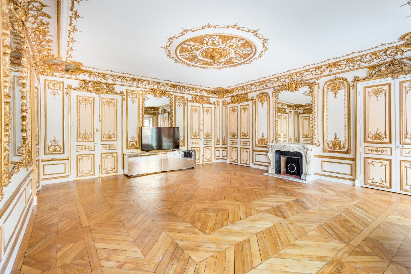 Unique 190 sqm Showroom near Place de la Concorde, Paris
