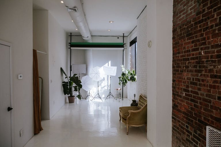 Storefront & Photo Studio w/ Inventory Room (Bed Stuy) - Image 4