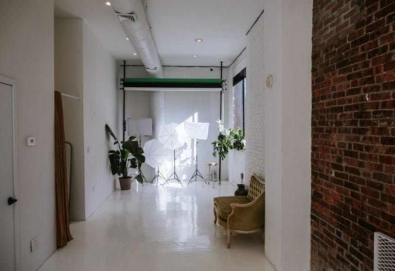 Storefront & Photo Studio w/ Inventory Room (Bed Stuy) - Image 4