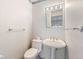 Luxurious 6 bedroom mansion - Image 9