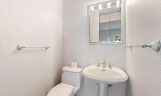 Luxurious 6 bedroom mansion - Image 9