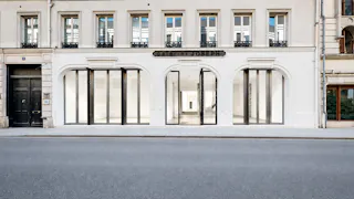 Large Showroom Rue Froissart - Image 0