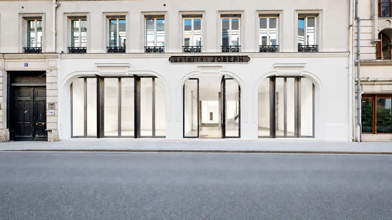 Large Showroom Rue Froissart - Image 0
