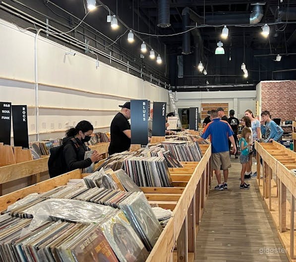 Store Stage at Nivessa Hollywood - Image 3