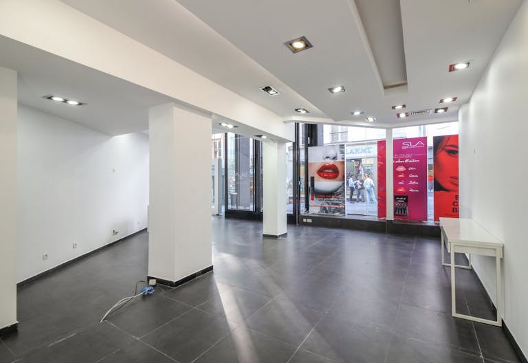 Boutique for Rent - Close to Montorgueil - Ideal for Pop-Up Store / Showroom - Image 3