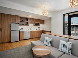 Vibrant Nashville Meeting Space - Image 5