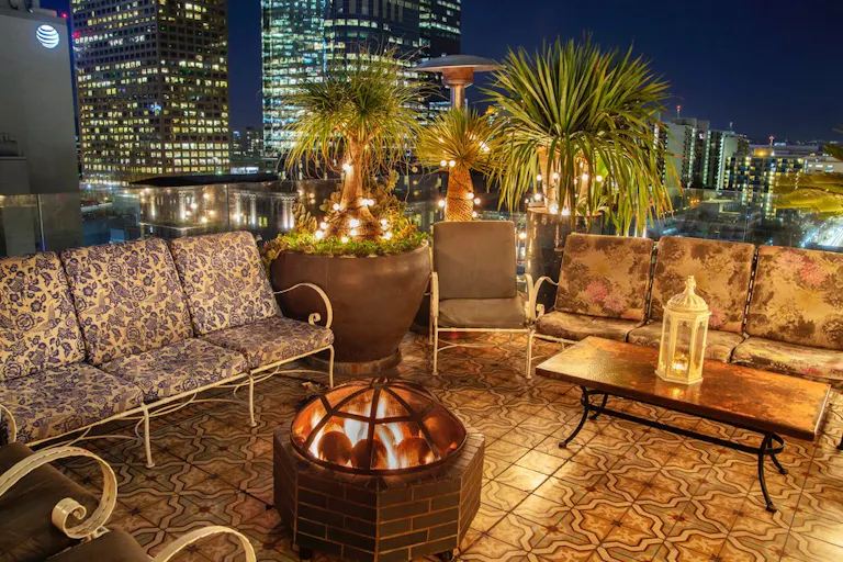 Iconic Downtown LA Rooftop Bar and Restaurant - Image 2