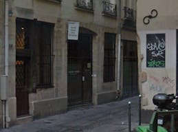 Boutique Shop Busy Area Rue Quicampoix - Image 0