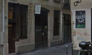 Boutique Shop Busy Area Rue Quicampoix - Image 0