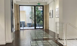 Shop in Paris - Image 6