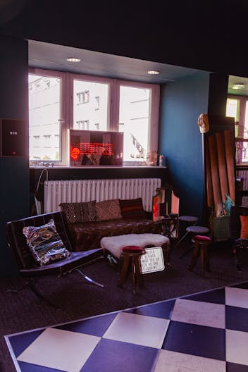 Neon Art Studio - Image 2