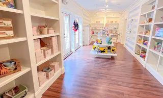 Hingham Retail space for rent in prime location - Image 6