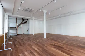 CORNER STORE - 8M LONG WINDOW - POP-UP / GALLERY / SHOWROOM BOUTIQUE - ESPACE TRIGRAM - GRAVILLIERS - Image 3