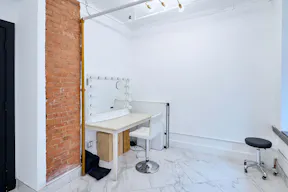 Lower East Side Natural Light Studio for Small Productions & Podcast Recordings  - Image 5