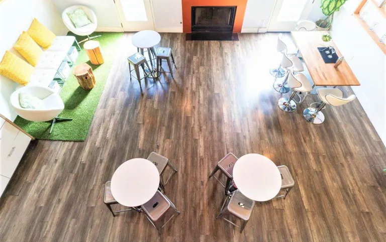 Brilliant Contemporary Loft - Image 2