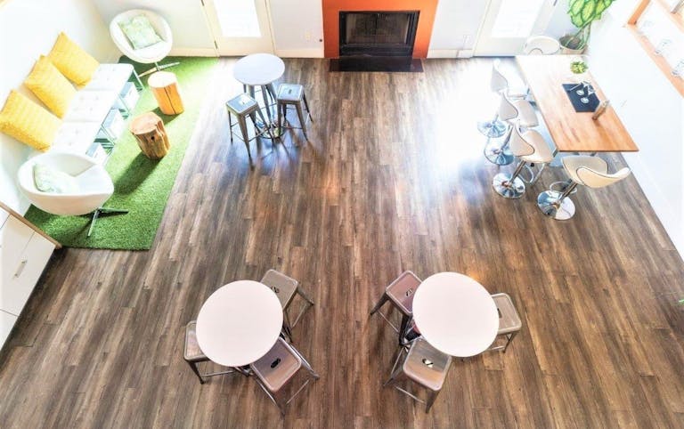 Brilliant Contemporary Loft - Image 2