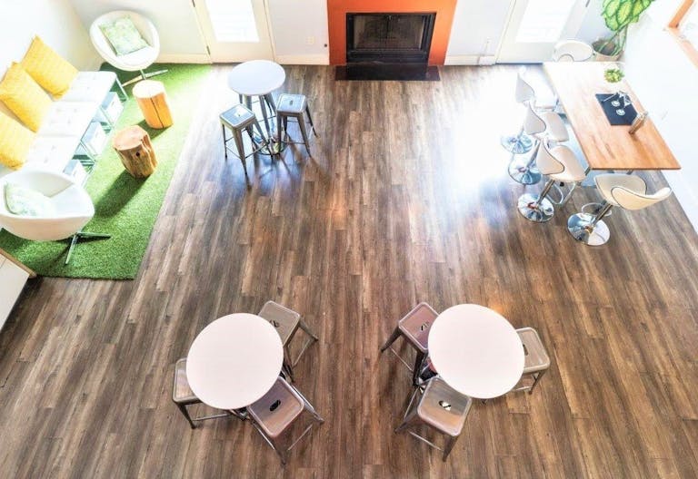 Brilliant Contemporary Loft - Image 2