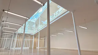 Loft industriel avec verrière zénithale - Image 0