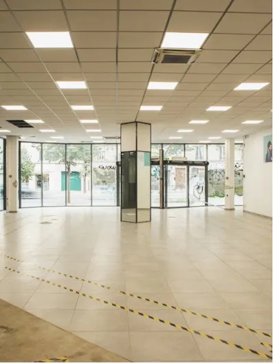 Industrial Space - Former Garage - Paris 11th Arrondissement - Image 0
