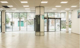 Industrial Space - Former Garage - Paris 11th Arrondissement - Image 0