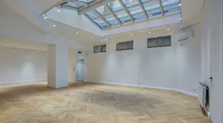 Art Gallery in Paris 1 - Image 1
